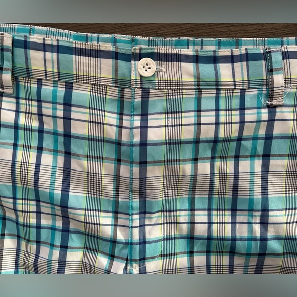 IZOD mens size 42 plaid golf / casual shorts - Picture 3 of 5